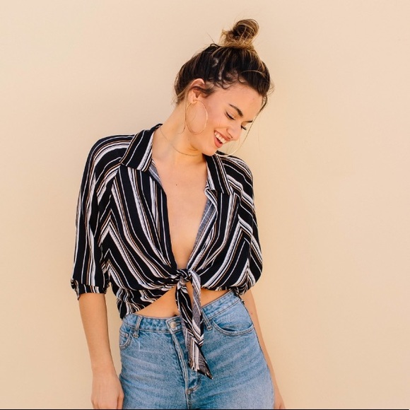 ✨✨LAST 1 ✨CATALINA WRAP TOP - Picture 3 of 6